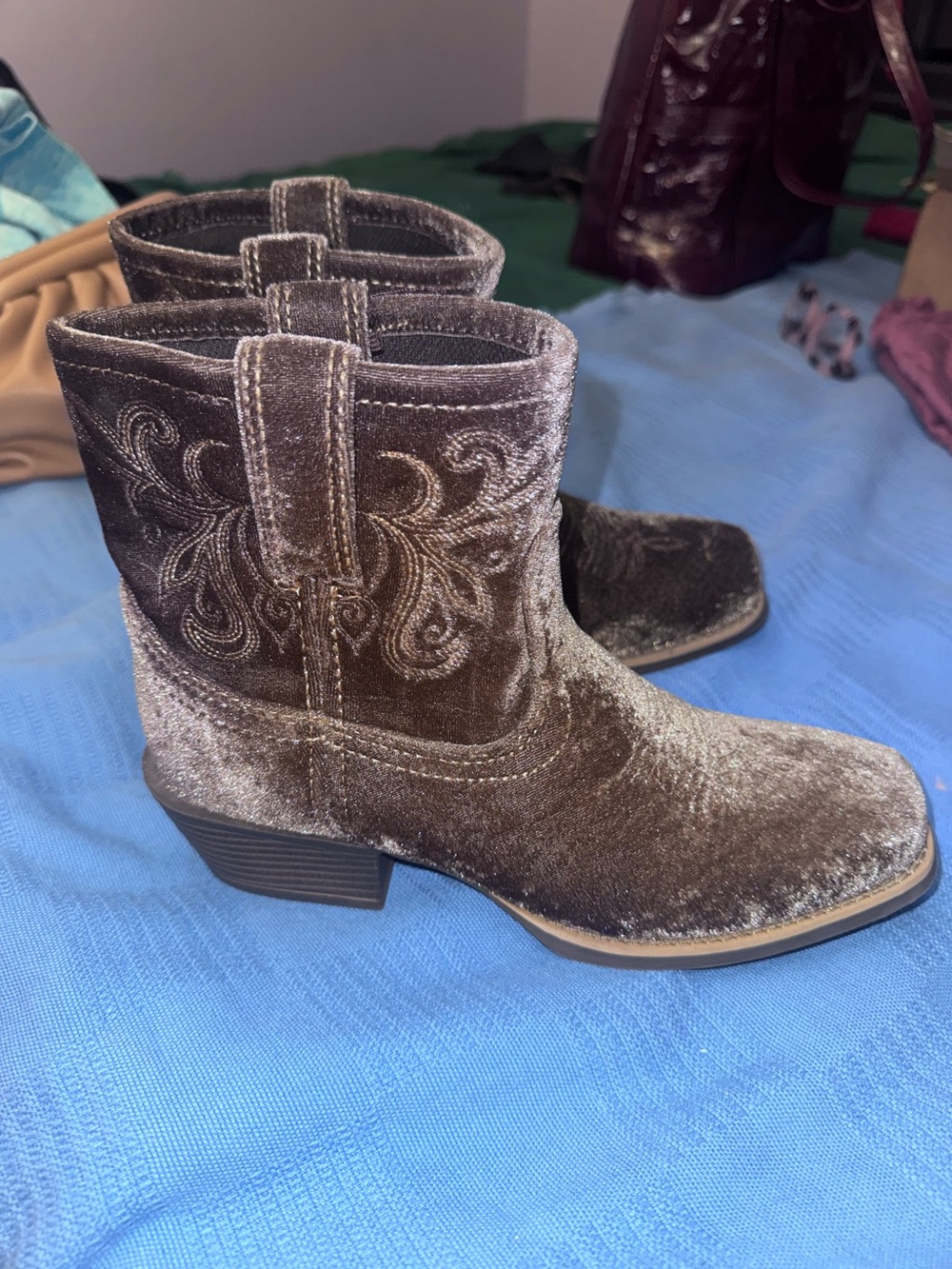 Justin Gypsy Collection Ankle Boot Velvet western embroidery Size 7.5 LikeNew